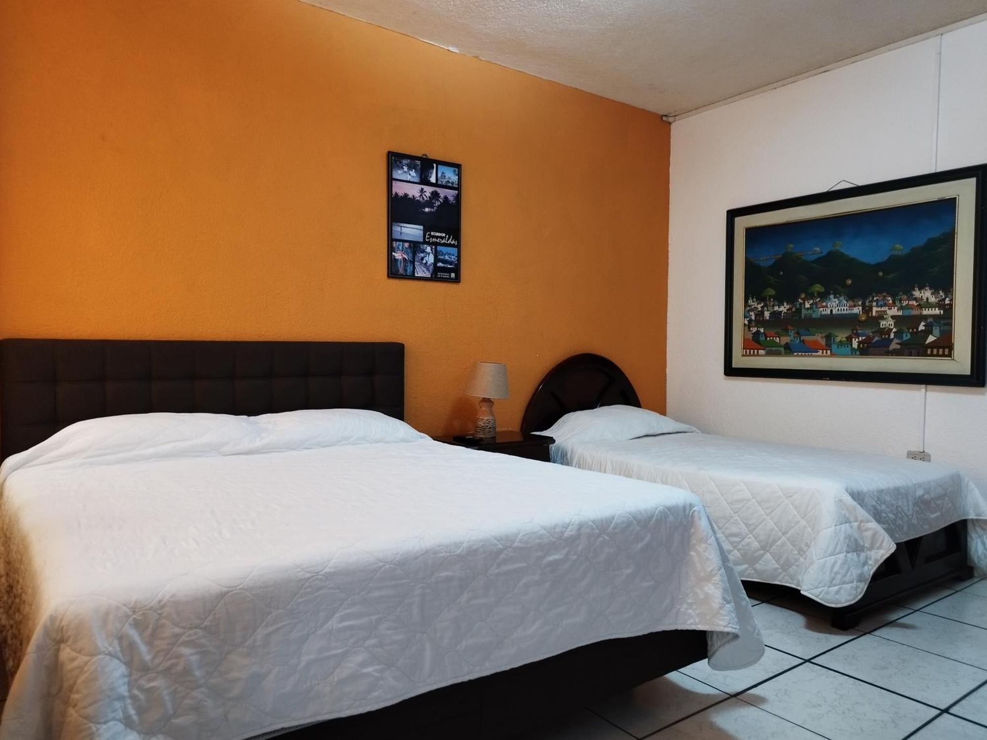 Hotel Puerta Del Sol 圣多明各德洛斯科罗拉多斯 外观 照片